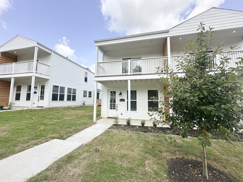 1630 S Duncan Ave in Fayetteville, AR - Foto de edificio