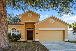 13761 Meadowpark Ave in Orlando, FL - Building Photo