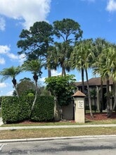 519 Shady Pine Way, Unit A1 in Greenacres, FL - Building Photo - Building Photo