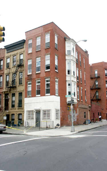 495 Putnam Ave in Brooklyn, NY - Building Photo