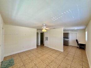 2633 NW 9th Ave in Wilton Manors, FL - Foto de edificio - Building Photo