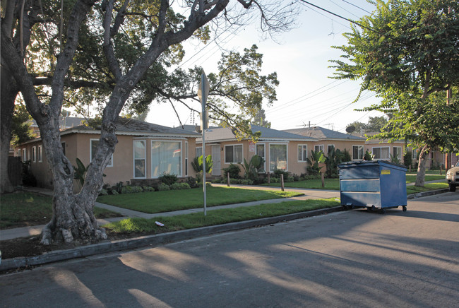 7010-7014 7016 Fishburn Ave in Bell, CA - Building Photo - Building Photo