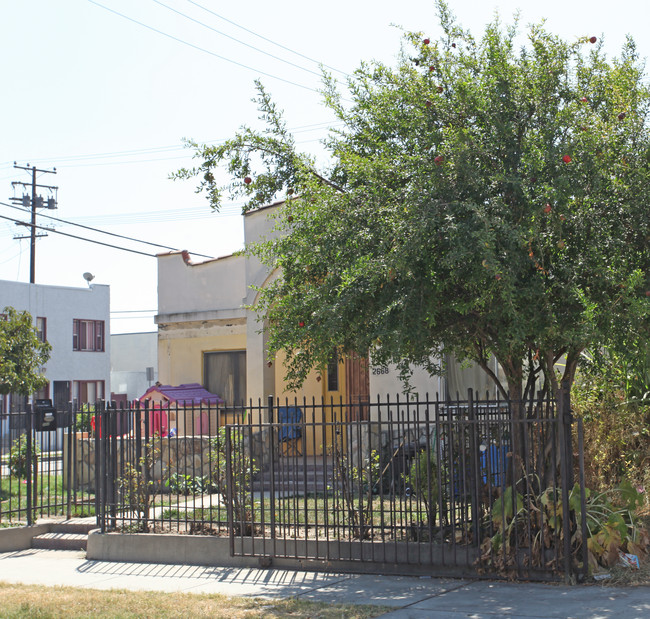 2668 E 58th St in Huntington Park, CA - Foto de edificio - Building Photo