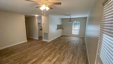 63 S Wavy Oak Cir in Spring, TX - Building Photo - Building Photo