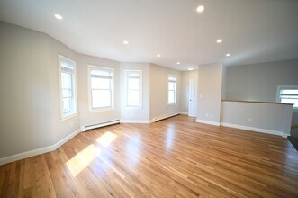 19 Roberts St in Brookline, MA - Building Photo - Building Photo