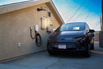 831 Cambridge Dr in Burbank, CA - Building Photo - Building Photo