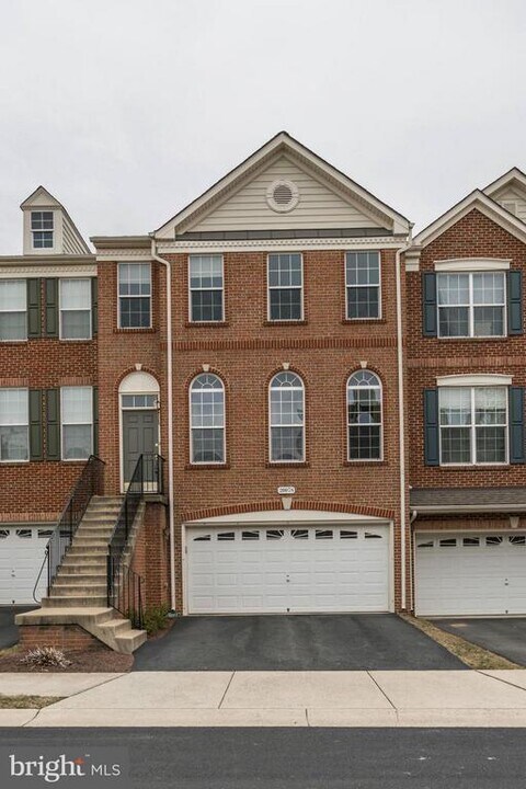 20078 Northville Hills Terrace in Ashburn, VA - Building Photo