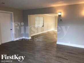 4882 Pine Cone Ln in West Palm Beach, FL - Foto de edificio - Building Photo