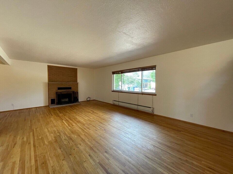 512 Camino Solano in Santa Fe, NM - Building Photo