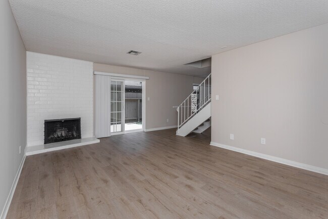 Mango Tree in Santa Ana, CA - Building Photo - Interior Photo