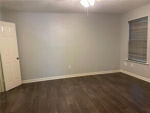 1161 Lake Ave, Unit 222 in Metairie, LA - Foto de edificio - Building Photo