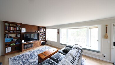 14329 Gibralter Rd in Anacortes, WA - Building Photo - Building Photo