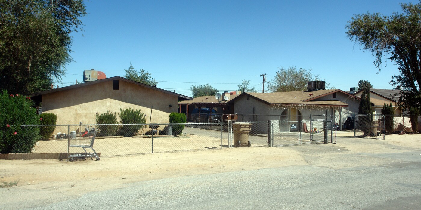 16458-16468 Spruce St in Hesperia, CA - Building Photo