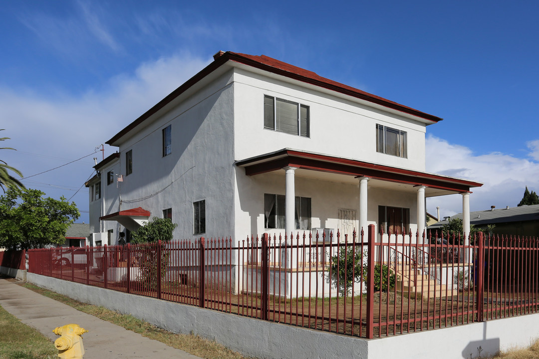 2202 Kearney Ave in San Diego, CA - Building Photo