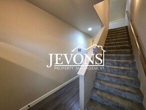 7204 W Chestnut Ave in Yakima, WA - Building Photo - Building Photo