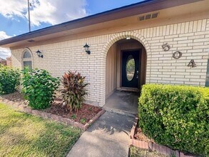 504 Berkshire Ln in Victoria, TX - Building Photo - Building Photo