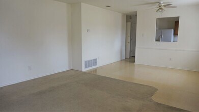 4600 Greyhound Dr in Killeen, TX - Building Photo - Building Photo