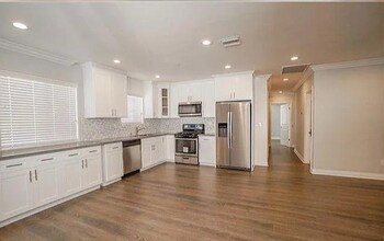 4536 1/2 W 16th Pl in Los Angeles, CA - Foto de edificio - Building Photo