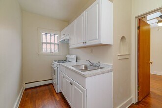 452 Acequia Madre in Santa Fe, NM - Building Photo - Building Photo
