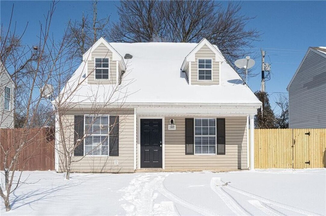 2407 W Ash St in Rogers, AR - Building Photo