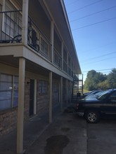 Rolling Hills Apartments in De Kalb, TX - Building Photo - Building Photo