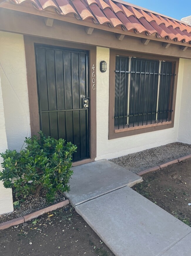 4606 W Desert Crest Dr in Glendale, AZ - Building Photo - Building Photo