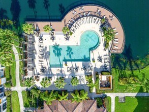 8377 38th St Cir E in Sarasota, FL - Building Photo - Building Photo