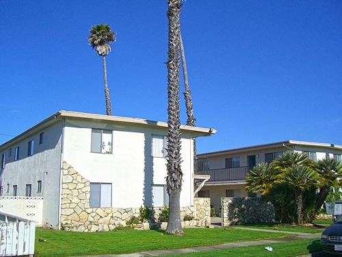 723-725 N 4th St in Lompoc, CA - Building Photo