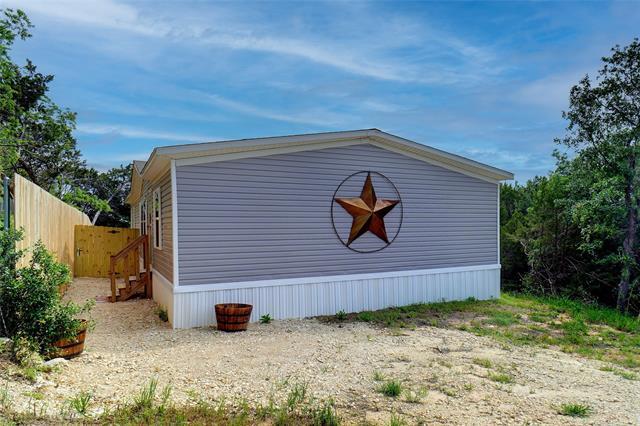 2509 Elk Trail in Granbury, TX - Building Photo