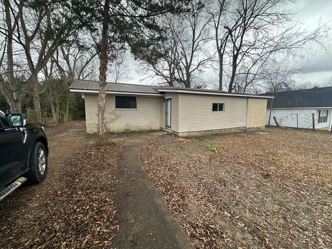 106 Elm St in Booneville, MS - Building Photo - Building Photo