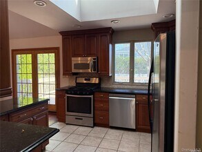 11 Syosset Cir in Syosset, NY - Building Photo - Building Photo
