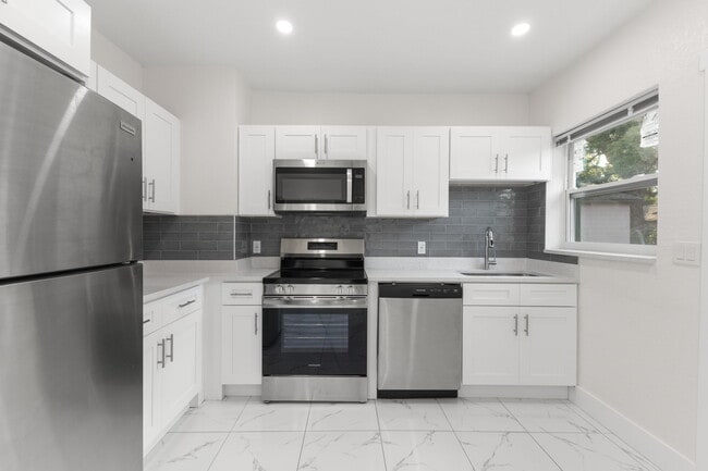 211 37th St S in St. Petersburg, FL - Building Photo - Building Photo