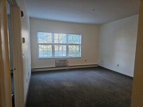 486 Nashua St, Unit 110 in Milford, NH - Building Photo - Building Photo