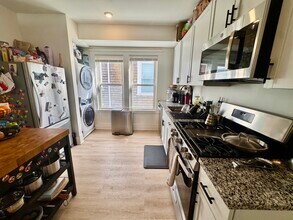 127 Eliot St, Unit 3 in Chestnut Hill, MA - Building Photo - Building Photo