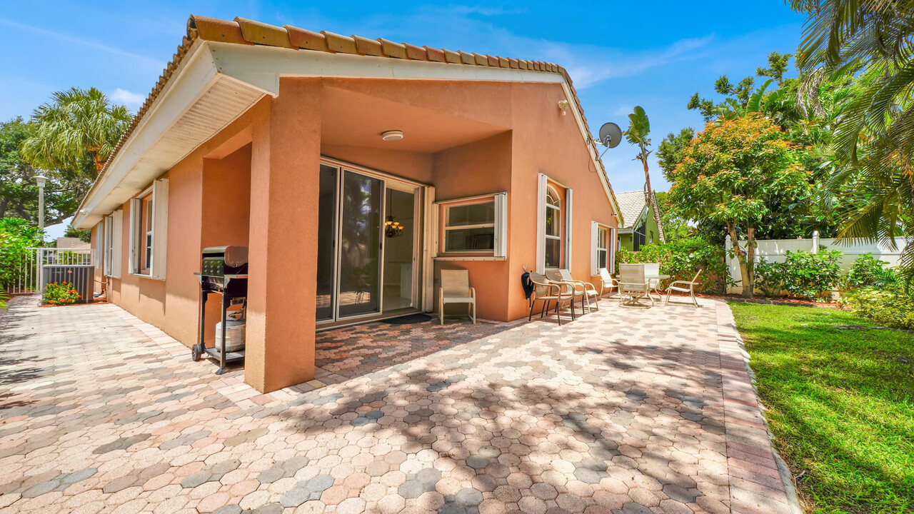 13255 Royale Sabal Ct in Delray Beach, FL - Building Photo