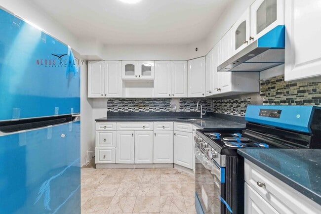 40-83-83 Denman St in Queens, NY - Building Photo - Building Photo