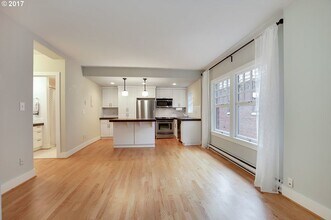 1829 NW Lovejoy St in Portland, OR - Building Photo - Building Photo