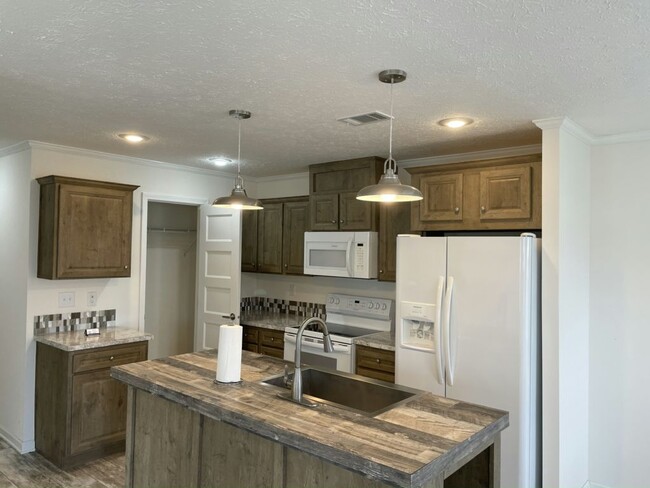 13122 Grape Ave in Grand Island, FL - Foto de edificio - Building Photo