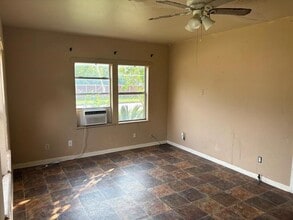 308 N Kleas St in Edna, TX - Building Photo - Building Photo