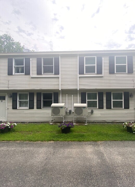 2 Chris Ln in Gray, ME - Building Photo