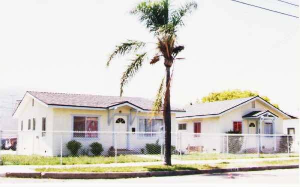 1020 E Ventura St in Santa Paula, CA - Foto de edificio - Building Photo