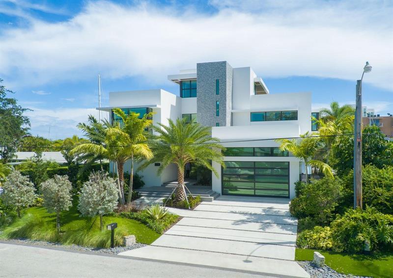 1736 SE 14th St in Fort Lauderdale, FL - Building Photo