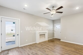 614 Briarbrook in Wichita, KS - Foto de edificio - Building Photo