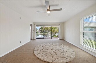 5500 Rattlesnake Hammock Rd in Naples, FL - Foto de edificio - Building Photo
