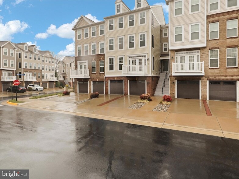 24646 Caribou Square, Unit E in Aldie, VA - Building Photo