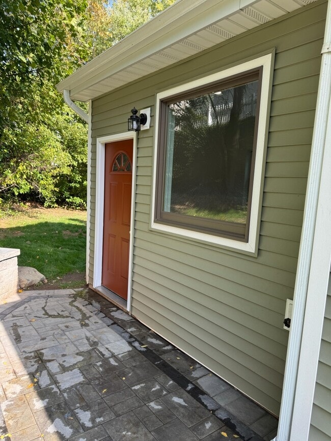 24 S Rockland Ave in Congers, NY - Foto de edificio - Building Photo