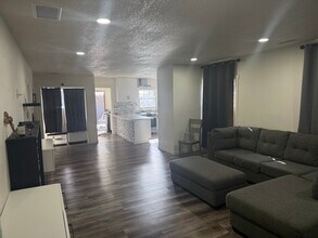 1304 E 9th St in Long Beach, CA - Foto de edificio - Building Photo