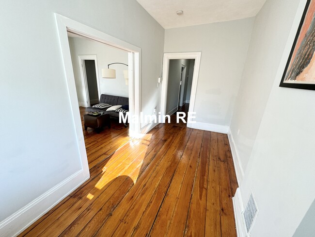 94 Mount Pleasant Ave, Unit #2 in Boston, MA - Foto de edificio - Building Photo