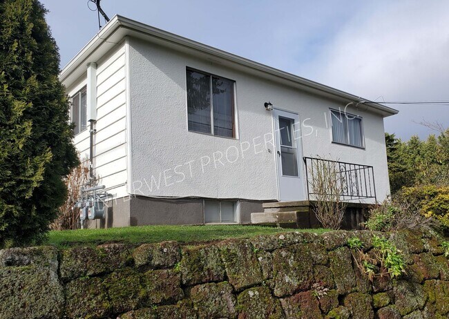 7837-7837 NE Siskiyou St in Portland, OR - Building Photo - Building Photo