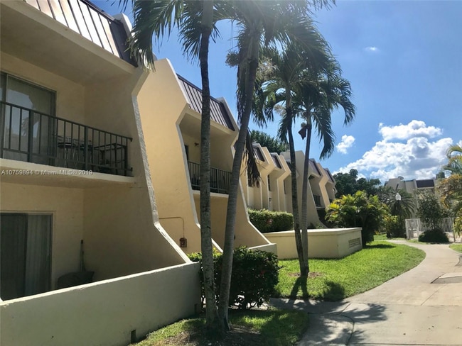 13898 SW 90th Ave in Miami, FL - Building Photo - Building Photo